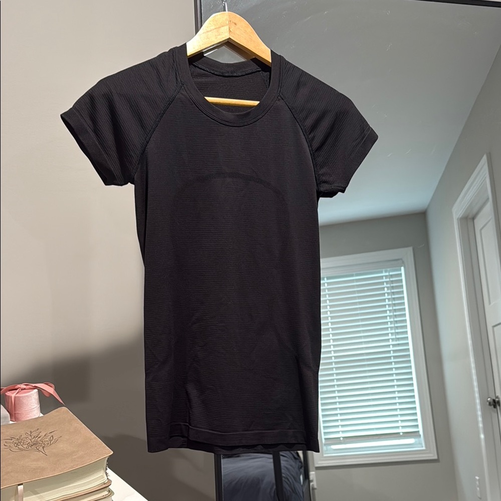 Lululemon Swift Tech Shirt/ Size 8